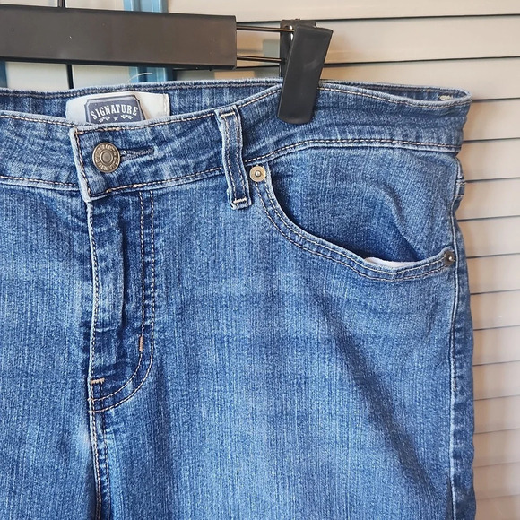 Signature by Levi Strauss Women’s Denim Shorts - Picture 4 of 9